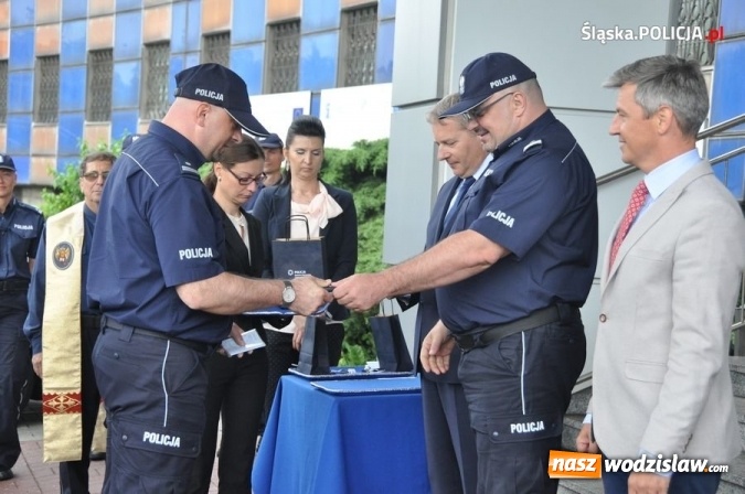 Zdjęcie w galerii na portalu naszwodzislaw.com: Wodzisławska policja otrzymała dwie toyoty z napędem hybrydowym wiadomości z regionu