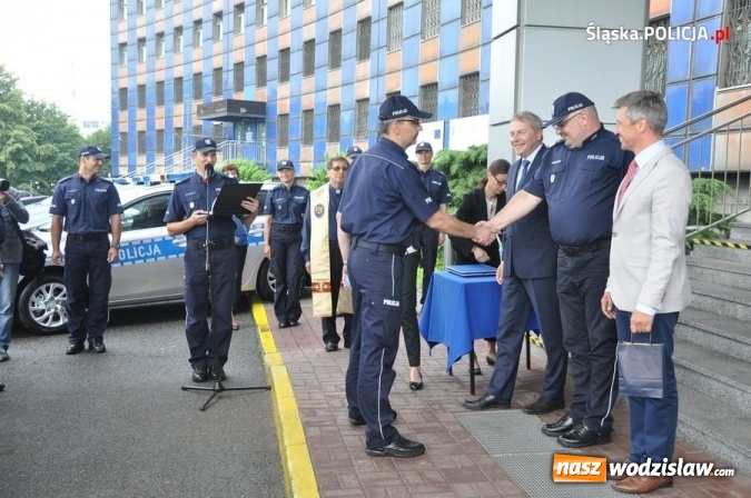 Zdjęcie w galerii na portalu naszwodzislaw.com: Wodzisławska policja otrzymała dwie toyoty z napędem hybrydowym wiadomości z regionu