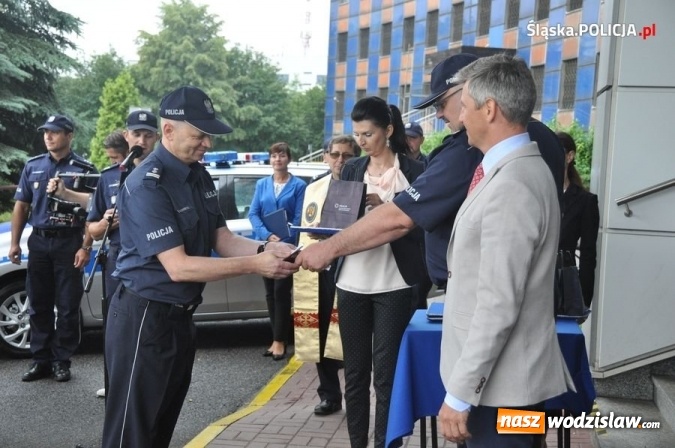 Zdjęcie w galerii na portalu naszwodzislaw.com: Wodzisławska policja otrzymała dwie toyoty z napędem hybrydowym wiadomości z regionu
