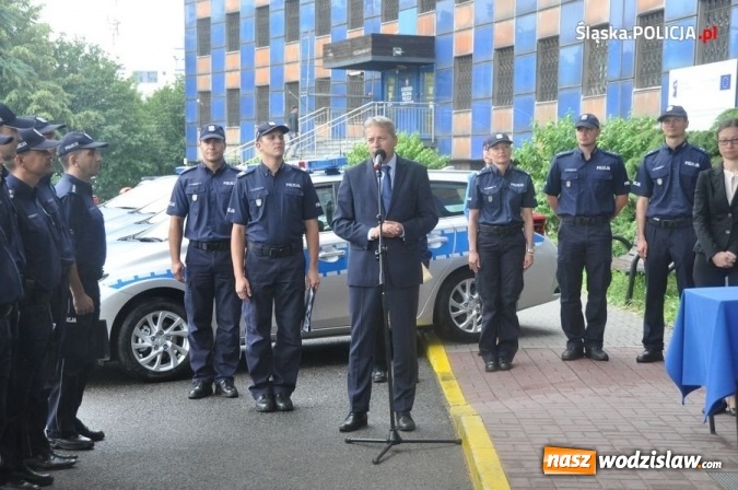 Zdjęcie w galerii na portalu naszwodzislaw.com: Wodzisławska policja otrzymała dwie toyoty z napędem hybrydowym wiadomości z regionu