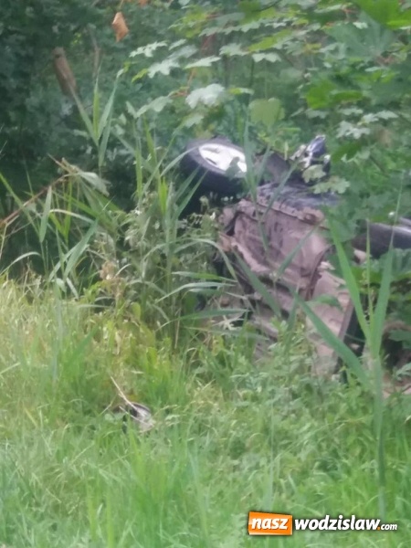 Zdjęcie w galerii na portalu naszwodzislaw.com: Wypadek pomiędzy Rogowem a Czyżowicami! Czołowe zderzenie tira i osobówki wiadomości z regionu