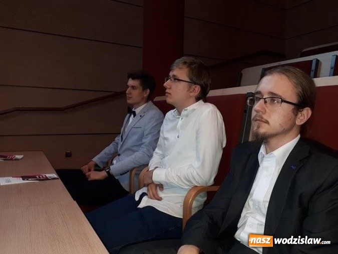 Zdjęcie w galerii na portalu naszwodzislaw.com: Umowa Jedynki z Uniwersytetem Ekonomicznym wiadomości z regionu