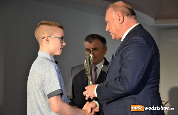 Zdjęcie w galerii na portalu naszwodzislaw.com: Poznaliśmy laureatów nagród powiatu w dziedzinie kultury i sportu. ZDJĘCIA wiadomości z regionu