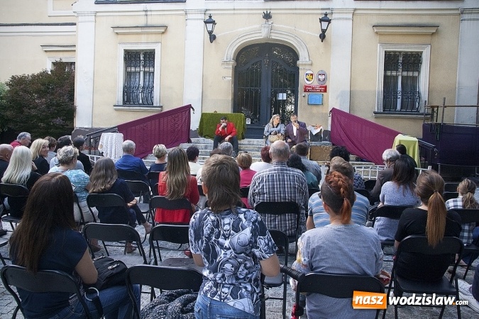 Zdjęcie w galerii na portalu naszwodzislaw.com: Mszą św., spektaklem oraz wspominkami uczcili pamięć założycielki Teatru Wodzisławskiej Ulicy. FOTO  wiadomości z regionu