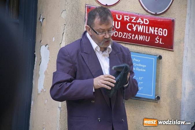 Zdjęcie w galerii na portalu naszwodzislaw.com: Mszą św., spektaklem oraz wspominkami uczcili pamięć założycielki Teatru Wodzisławskiej Ulicy. FOTO  wiadomości z regionu