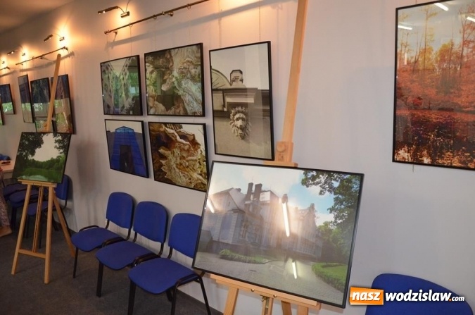 Zdjęcie w galerii na portalu naszwodzislaw.com: Wernisaż wystawy Powiat w naszych oczach wiadomości z regionu