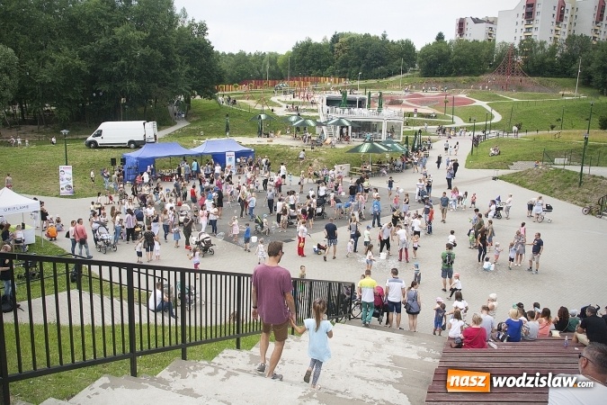 Zdjęcie w galerii na portalu naszwodzislaw.com: Bańki mydlane opanowały Rodzinny Park Rozrywki. FOTORELACJA  wiadomości z regionu