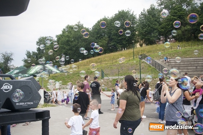 Zdjęcie w galerii na portalu naszwodzislaw.com: Bańki mydlane opanowały Rodzinny Park Rozrywki. FOTORELACJA  wiadomości z regionu