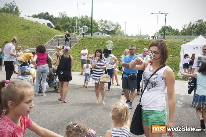 Zdjęcie w galerii na portalu naszwodzislaw.com: Bańki mydlane opanowały Rodzinny Park Rozrywki. FOTORELACJA  wiadomości z regionu