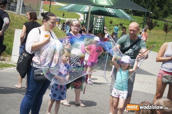 Zdjęcie w galerii na portalu naszwodzislaw.com: Bańki mydlane opanowały Rodzinny Park Rozrywki. FOTORELACJA  wiadomości z regionu