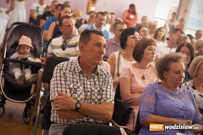 Zdjęcie w galerii na portalu naszwodzislaw.com: Kiedy śmieje się dziecko, śmieje się cały świat. Przedszkole w Syryni świętuje 20 lat! wiadomości z regionu