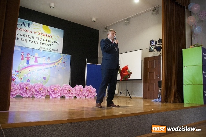 Zdjęcie w galerii na portalu naszwodzislaw.com: Kiedy śmieje się dziecko, śmieje się cały świat. Przedszkole w Syryni świętuje 20 lat! wiadomości z regionu