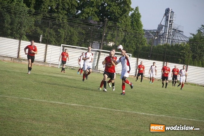 Zdjęcie w galerii na portalu naszwodzislaw.com: Rewanż na remis. Rezerwy Czarnych Gorzyce w B klasie! wiadomości z regionu