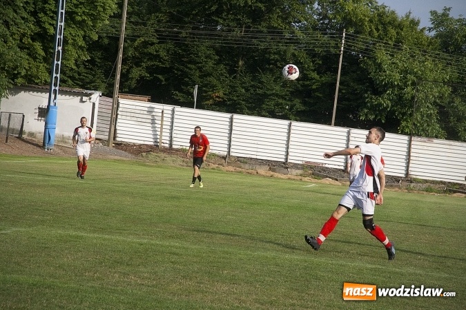 Zdjęcie w galerii na portalu naszwodzislaw.com: Rewanż na remis. Rezerwy Czarnych Gorzyce w B klasie! wiadomości z regionu