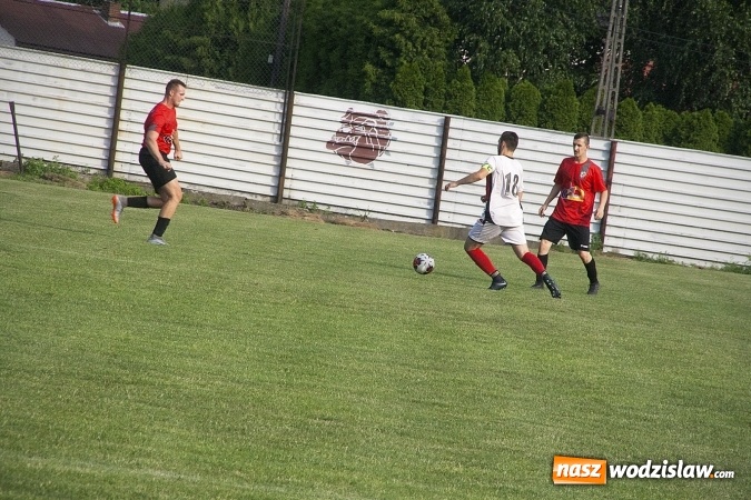 Zdjęcie w galerii na portalu naszwodzislaw.com: Rewanż na remis. Rezerwy Czarnych Gorzyce w B klasie! wiadomości z regionu