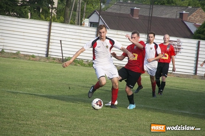 Zdjęcie w galerii na portalu naszwodzislaw.com: Rewanż na remis. Rezerwy Czarnych Gorzyce w B klasie! wiadomości z regionu