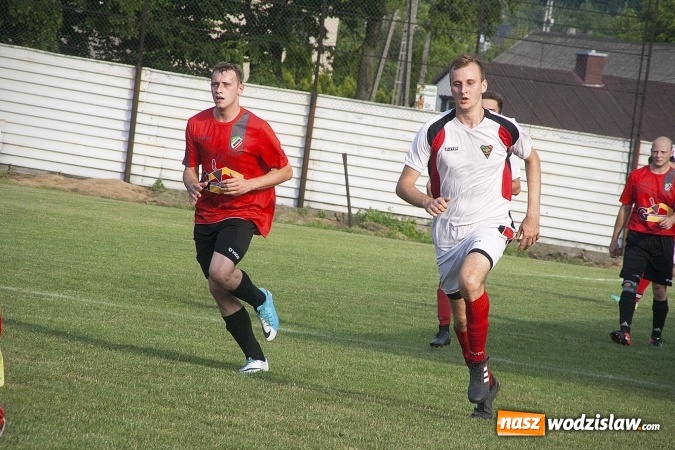 Zdjęcie w galerii na portalu naszwodzislaw.com: Rewanż na remis. Rezerwy Czarnych Gorzyce w B klasie! wiadomości z regionu