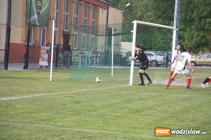 Zdjęcie w galerii na portalu naszwodzislaw.com: Rewanż na remis. Rezerwy Czarnych Gorzyce w B klasie! wiadomości z regionu
