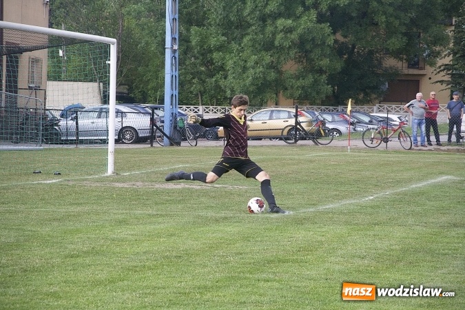 Zdjęcie w galerii na portalu naszwodzislaw.com: Rewanż na remis. Rezerwy Czarnych Gorzyce w B klasie! wiadomości z regionu