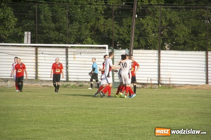 Zdjęcie w galerii na portalu naszwodzislaw.com: Rewanż na remis. Rezerwy Czarnych Gorzyce w B klasie! wiadomości z regionu