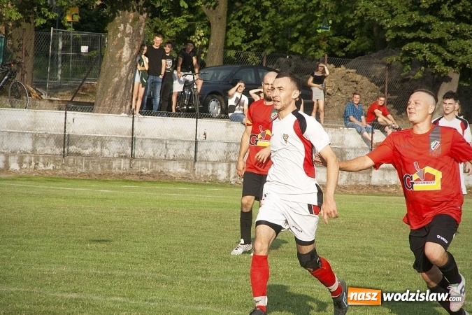 Zdjęcie w galerii na portalu naszwodzislaw.com: Rewanż na remis. Rezerwy Czarnych Gorzyce w B klasie! wiadomości z regionu