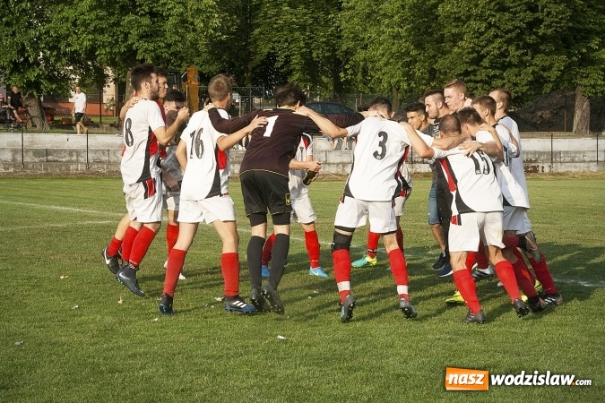 Zdjęcie w galerii na portalu naszwodzislaw.com: Rewanż na remis. Rezerwy Czarnych Gorzyce w B klasie! wiadomości z regionu