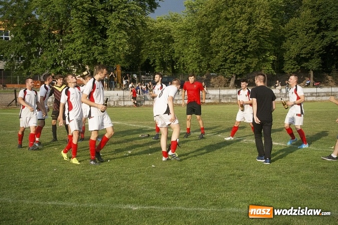 Zdjęcie w galerii na portalu naszwodzislaw.com: Rewanż na remis. Rezerwy Czarnych Gorzyce w B klasie! wiadomości z regionu