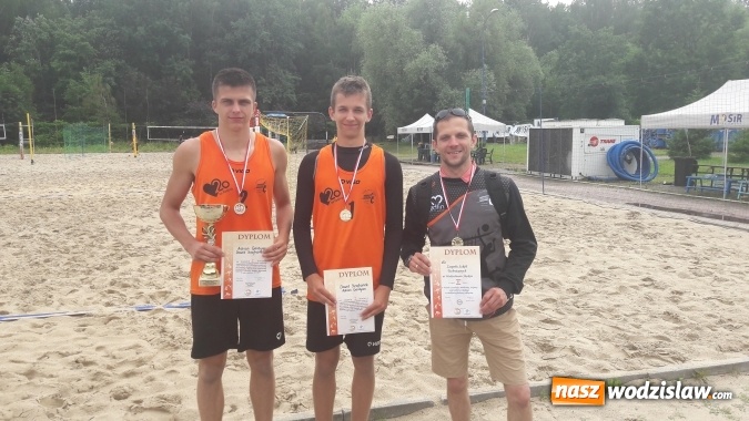 Zdjęcie w galerii na portalu naszwodzislaw.com: Mistrzostwo Śląska w  siatkówce plażowej dla reprezentacji chłopców z Zespołu Szkół Technicznych wiadomości z regionu