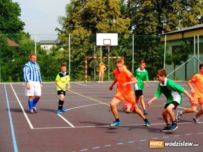 Zdjęcie w galerii na portalu naszwodzislaw.com: Festyn w ZSP numer 5. Zabawa dla uczniów i rodziców wiadomości z regionu