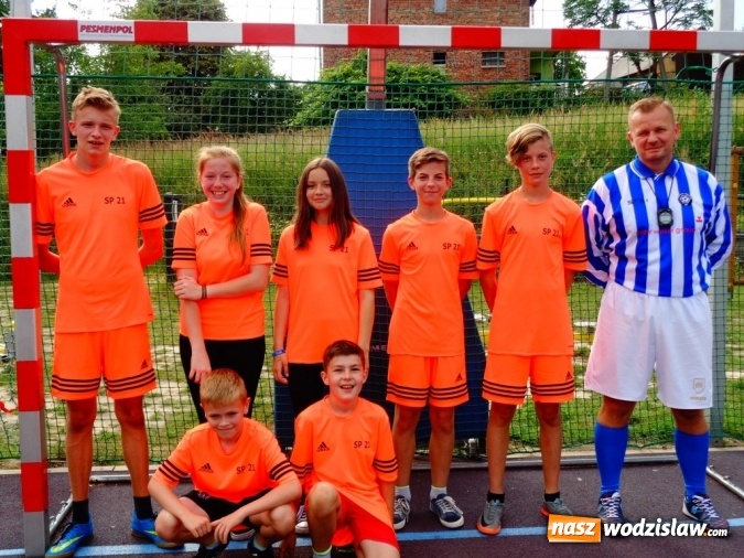 Zdjęcie w galerii na portalu naszwodzislaw.com: Festyn w ZSP numer 5. Zabawa dla uczniów i rodziców wiadomości z regionu