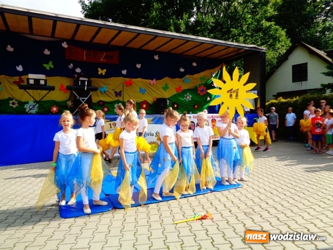Zdjęcie w galerii na portalu naszwodzislaw.com: Festyn w ZSP numer 5. Zabawa dla uczniów i rodziców wiadomości z regionu