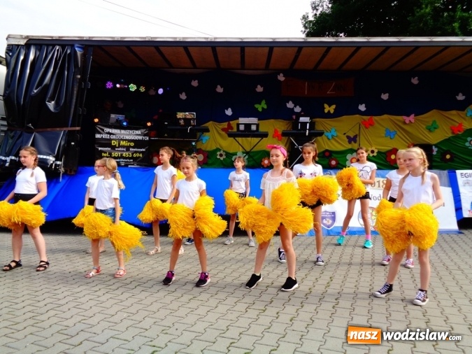 Zdjęcie w galerii na portalu naszwodzislaw.com: Festyn w ZSP numer 5. Zabawa dla uczniów i rodziców wiadomości z regionu