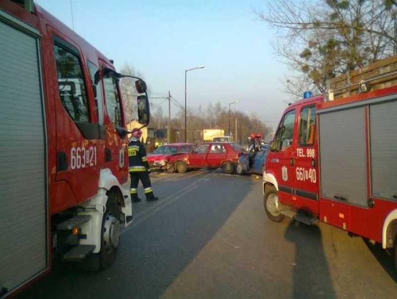 Zdjęcie w galerii na portalu naszwodzislaw.com: Zderzenie trzech samochodów wiadomości z regionu