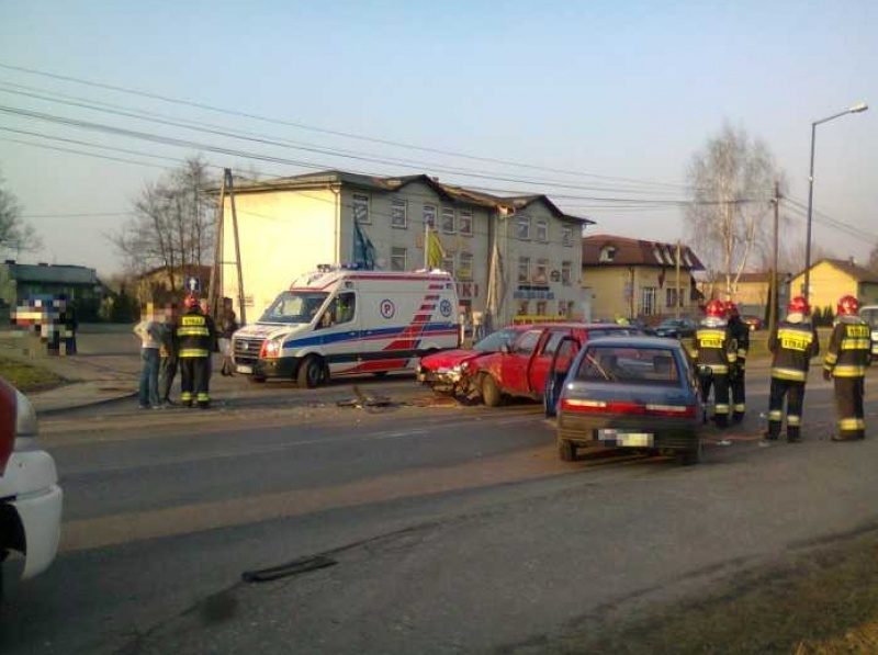 Zdjęcie w galerii na portalu naszwodzislaw.com: Zderzenie trzech samochodów wiadomości z regionu