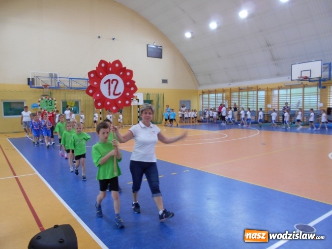 Zdjęcie w galerii na portalu naszwodzislaw.com: XXI Sportowa Olimpiada Przedszkolna. Nauka przez zabawę wiadomości z regionu