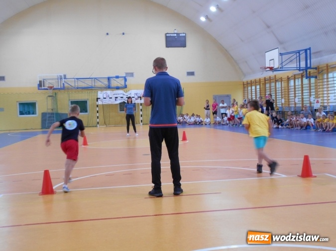 Zdjęcie w galerii na portalu naszwodzislaw.com: XXI Sportowa Olimpiada Przedszkolna. Nauka przez zabawę wiadomości z regionu