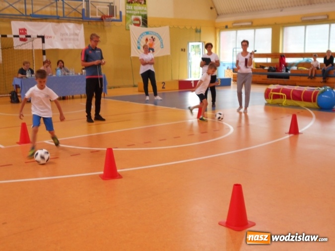 Zdjęcie w galerii na portalu naszwodzislaw.com: XXI Sportowa Olimpiada Przedszkolna. Nauka przez zabawę wiadomości z regionu