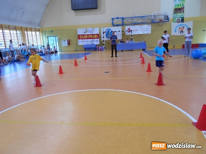 Zdjęcie w galerii na portalu naszwodzislaw.com: XXI Sportowa Olimpiada Przedszkolna. Nauka przez zabawę wiadomości z regionu