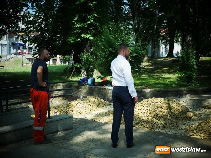 Zdjęcie w galerii na portalu naszwodzislaw.com: Nowe ścieżki w Parku Miejskim: Pierwsza część niemal ukończona  wiadomości z regionu