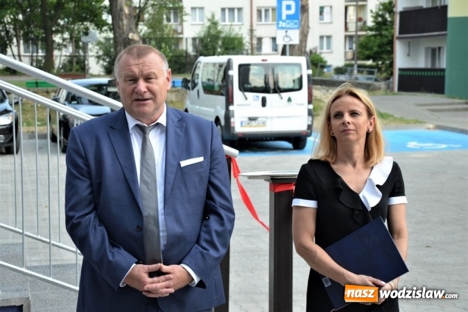 Zdjęcie w galerii na portalu naszwodzislaw.com: Termomodernizacja zakończona. Budynek Zespołu Poradni Specjalistycznych jak nowy  wiadomości z regionu