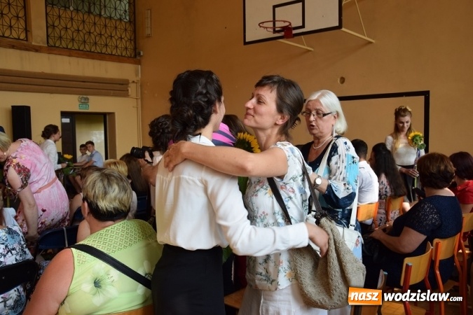 Zdjęcie w galerii na portalu naszwodzislaw.com: Mszana, Gogołowa: 54 uczniów zakończyło edukację  wiadomości z regionu