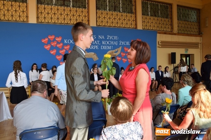 Zdjęcie w galerii na portalu naszwodzislaw.com: Mszana, Gogołowa: 54 uczniów zakończyło edukację  wiadomości z regionu