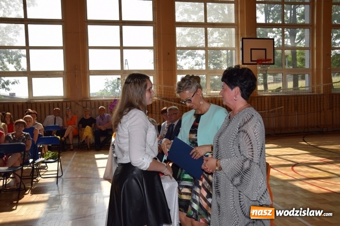 Zdjęcie w galerii na portalu naszwodzislaw.com: Mszana, Gogołowa: 54 uczniów zakończyło edukację  wiadomości z regionu