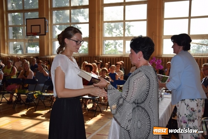 Zdjęcie w galerii na portalu naszwodzislaw.com: Mszana, Gogołowa: 54 uczniów zakończyło edukację  wiadomości z regionu