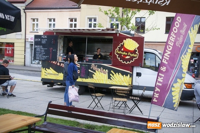 Zdjęcie w galerii na portalu naszwodzislaw.com: Food trucki w Wodzisławiu na rozpoczęcie wakacji wiadomości z regionu