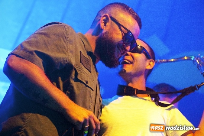 Zdjęcie w galerii na portalu naszwodzislaw.com: Mimo chłodu, atmosfera była gorąca! W Olzie powitano wakacje. Na scenie Tabu i Koniec Świata wiadomości z regionu