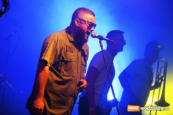 Zdjęcie w galerii na portalu naszwodzislaw.com: Mimo chłodu, atmosfera była gorąca! W Olzie powitano wakacje. Na scenie Tabu i Koniec Świata wiadomości z regionu