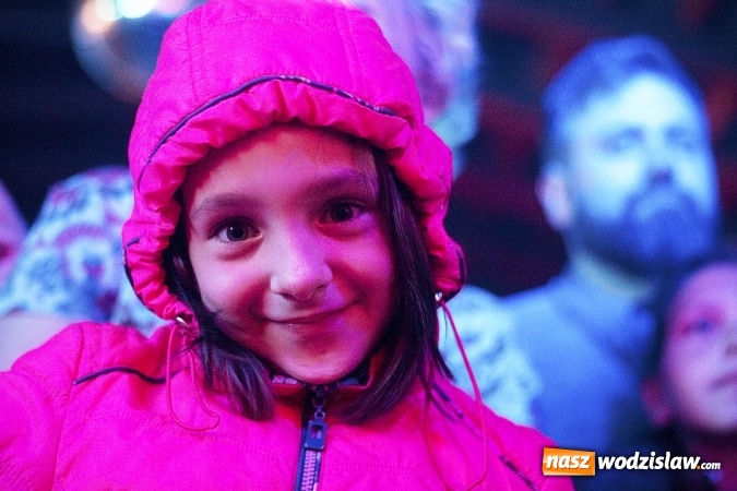 Zdjęcie w galerii na portalu naszwodzislaw.com: Mimo chłodu, atmosfera była gorąca! W Olzie powitano wakacje. Na scenie Tabu i Koniec Świata wiadomości z regionu