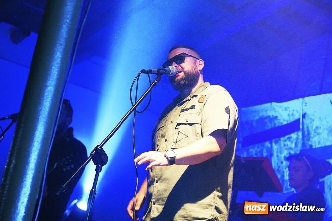 Zdjęcie w galerii na portalu naszwodzislaw.com: Mimo chłodu, atmosfera była gorąca! W Olzie powitano wakacje. Na scenie Tabu i Koniec Świata wiadomości z regionu