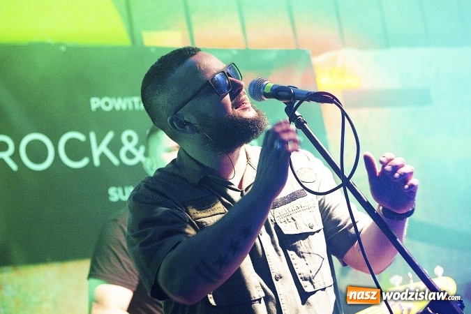 Zdjęcie w galerii na portalu naszwodzislaw.com: Mimo chłodu, atmosfera była gorąca! W Olzie powitano wakacje. Na scenie Tabu i Koniec Świata wiadomości z regionu